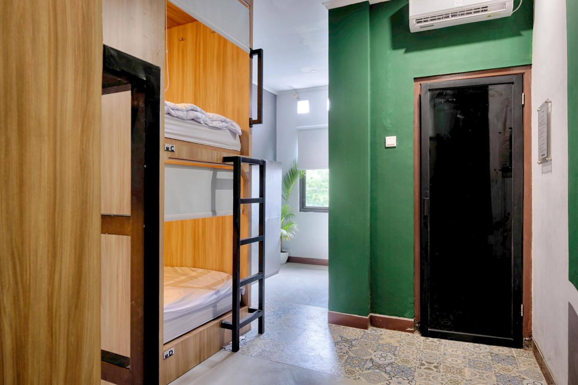 Hubs Hostel Yogyakarta Exterior foto